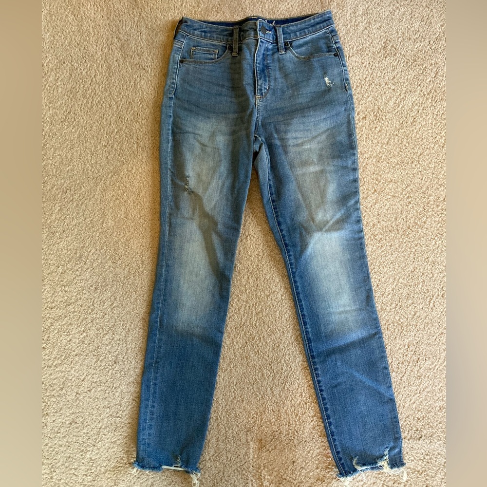 Universal Thread Distressed Jeans - Picture 3 of 9